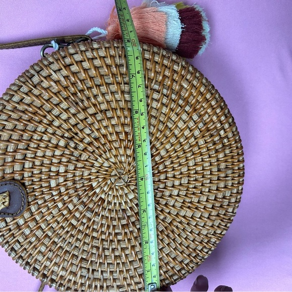 Rattan circle woven wooden circle purse with coral yellow white tassel picnic - Picture 4 of 7